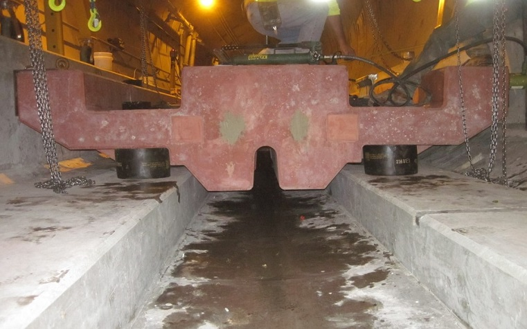 Installing a floating slab block for LRT tunnel track